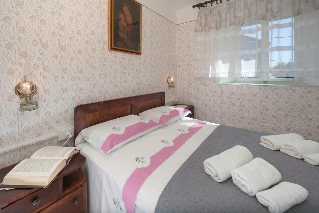 Rural Apartment Carolina Zrenj Екстер'єр фото